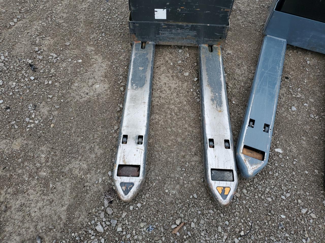 2020 Crown Electric Pallet Jack - Pallet Jack VIN: 10119930 Lot: 82156155