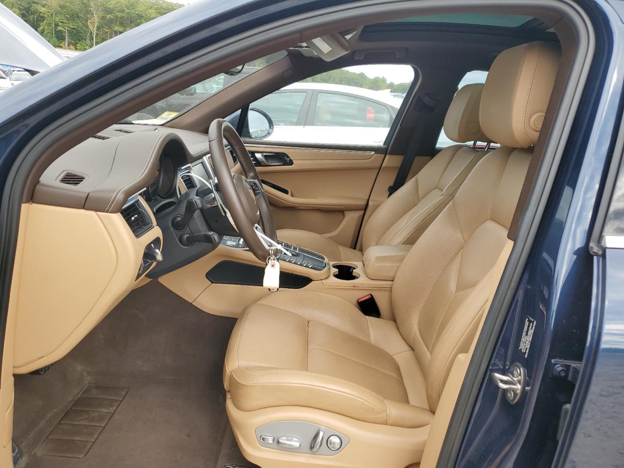 2016 Porsche Macan S VIN: WP1AB2A54GLB50933 Lot: 81188595