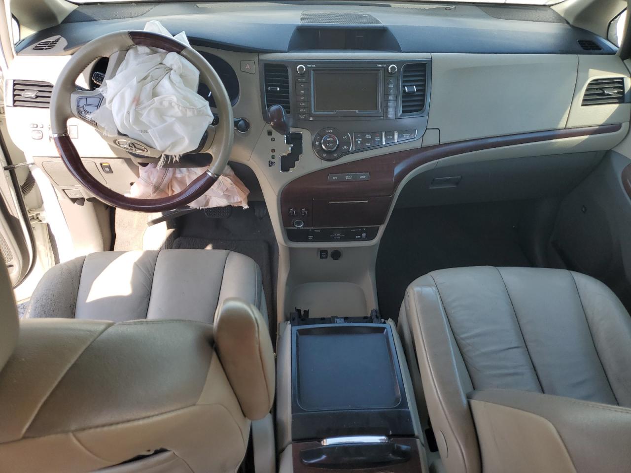 2011 Toyota Sienna Xle VIN: 5TDYK3DC9BS068137 Lot: 84574305