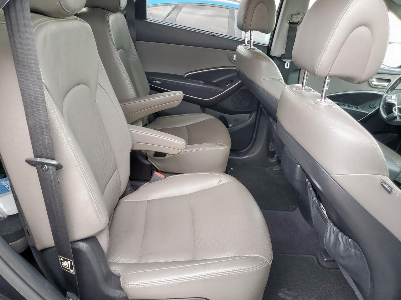 2017 Hyundai Santa Fe Se VIN: KM8SN4HF9HU192383 Lot: 81261855