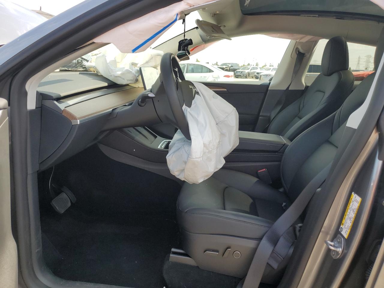 2025 Tesla Model Y VIN: 7SAYGDED4SF320852 Lot: 82130155