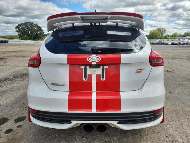  FORD FOCUS 2016 Белы