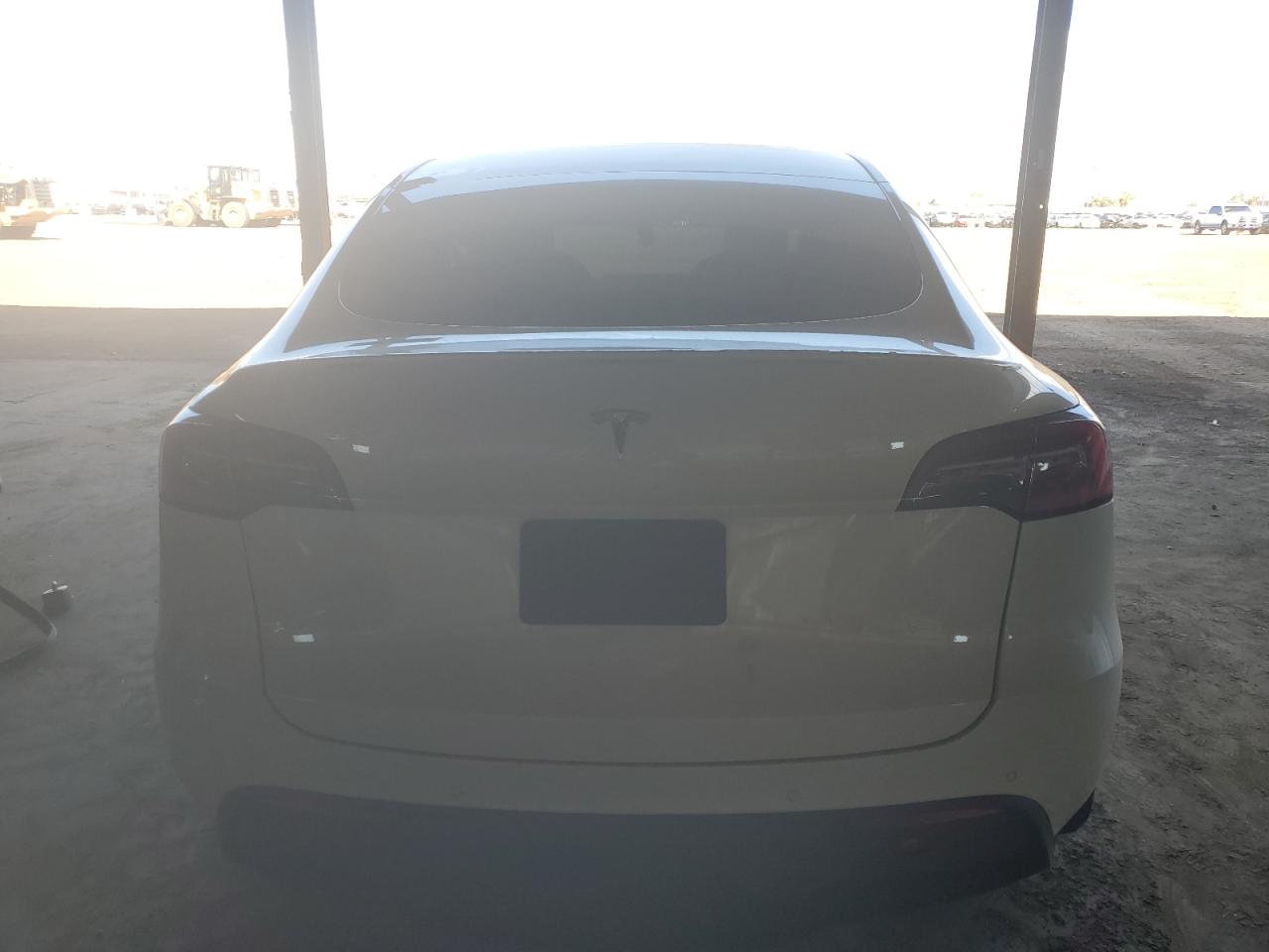 2021 Tesla Model Y VIN: 5YJYGDED0MF132572 Lot: 80666055
