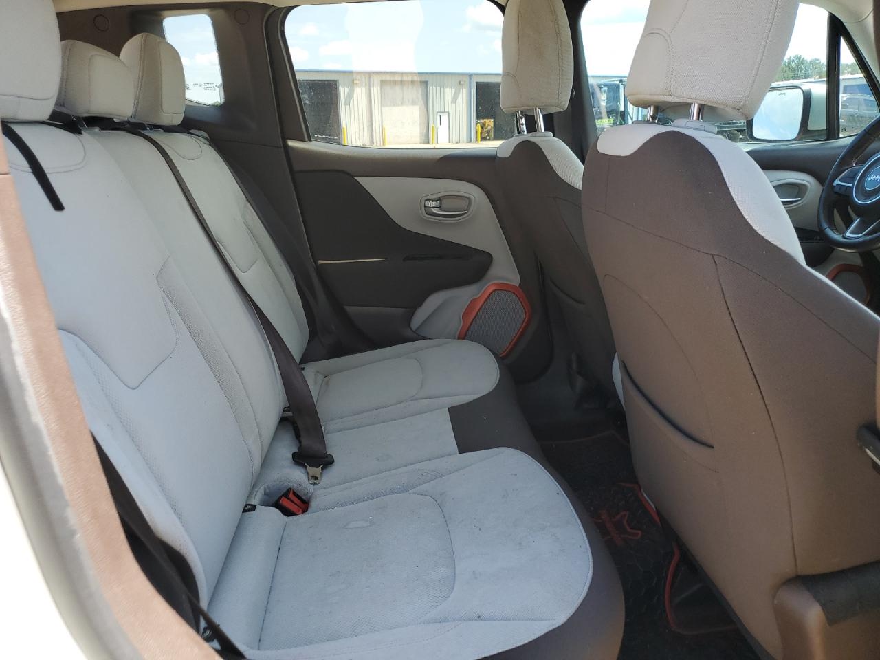 2015 Jeep Renegade Latitude VIN: ZACCJABH0FPB63792 Lot: 70278055