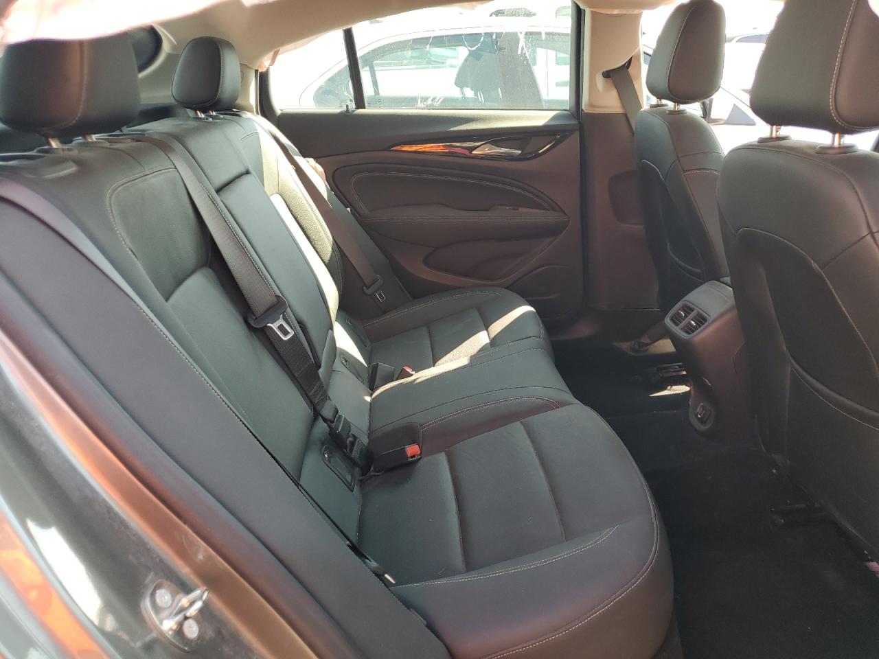 2018 Buick Regal Essence VIN: W04GP6SX3J1050789 Lot: 80715455