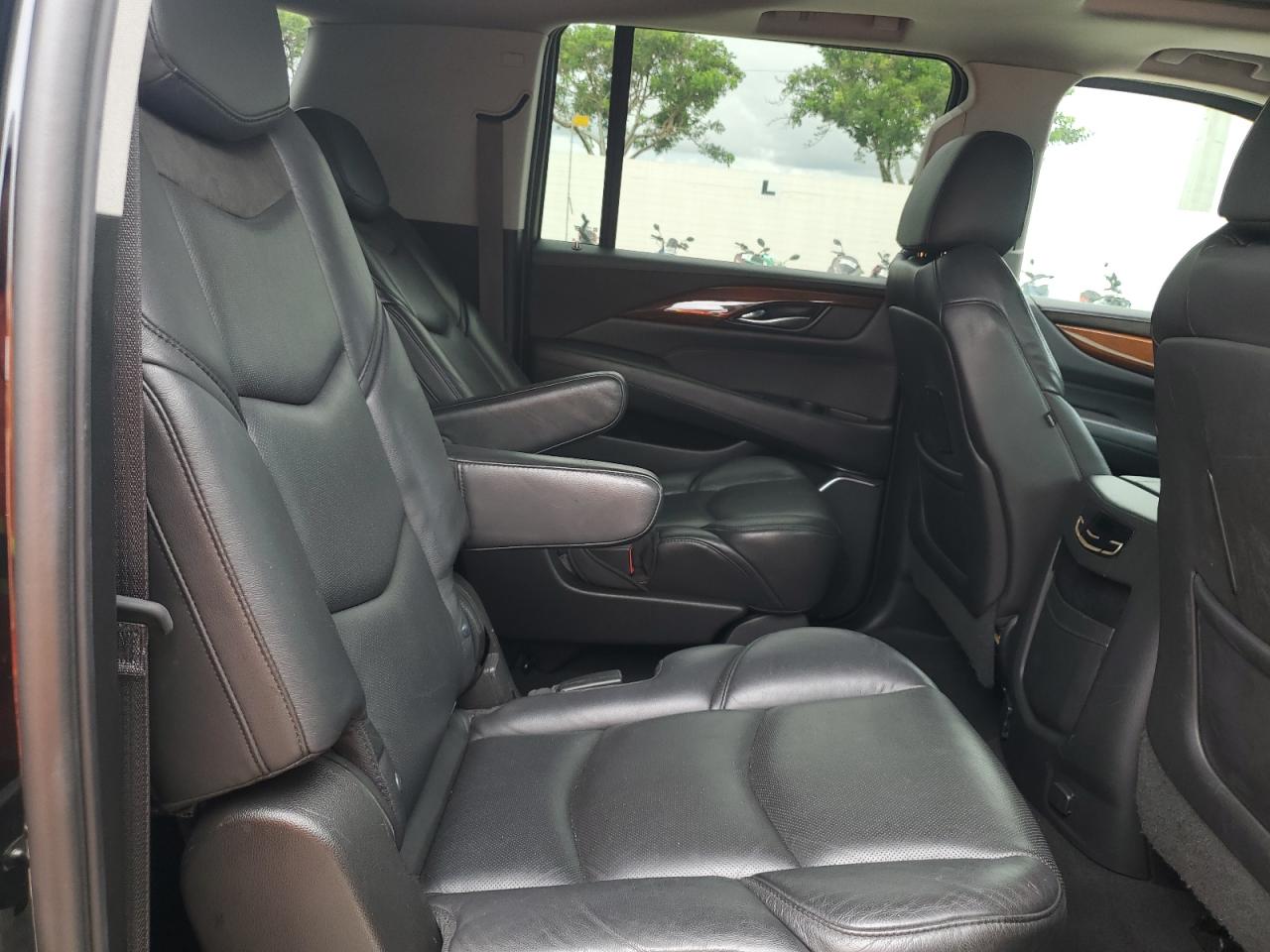 2019 Cadillac Escalade Esv Luxury VIN: 1GYS3HKJ7KR241244 Lot: 71521055