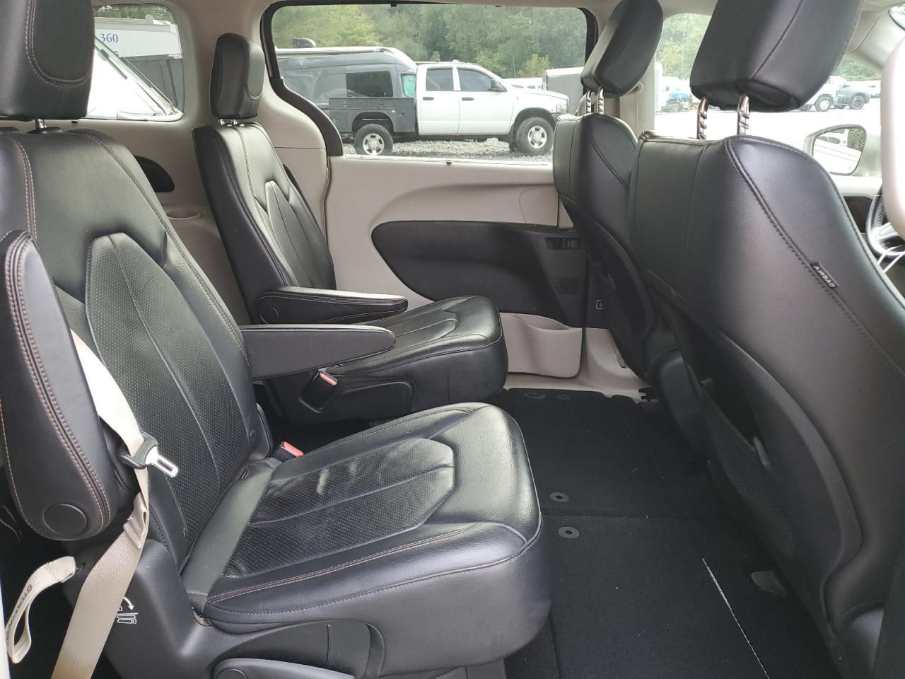 2018 Chrysler Pacifica Touring L VIN: 2C4RC1BGXJR153927 Lot: 81101165