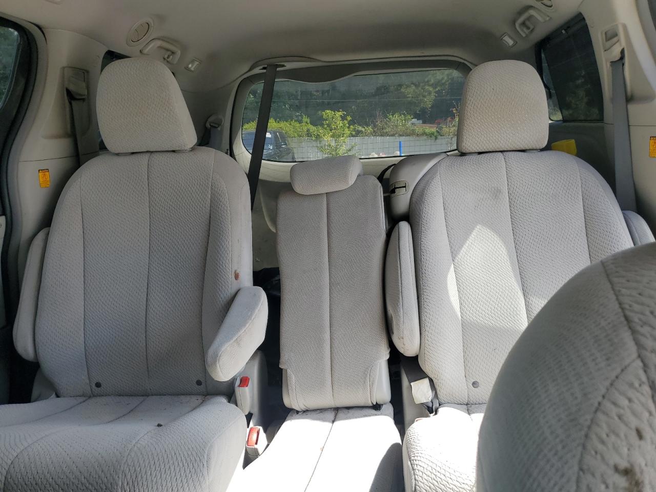 2011 Toyota Sienna Le VIN: 5TDKK3DC8BS069589 Lot: 83804975