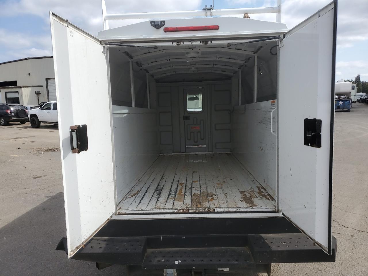 2017 Chevrolet Express VIN: 1GB0GRFG2H1133132 Lot: 71857155