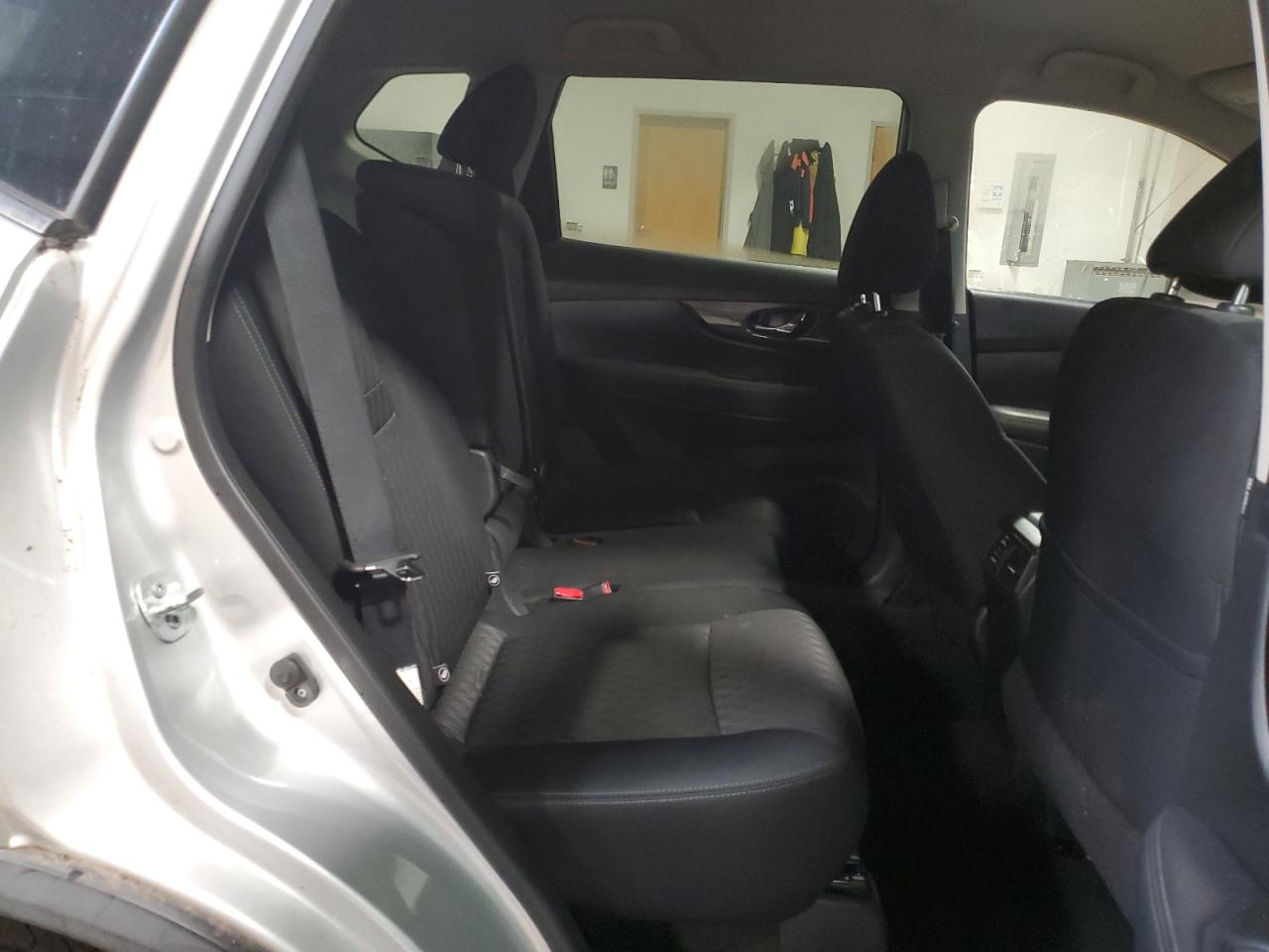 2017 Nissan Rogue S VIN: KNMAT2MV1HP571397 Lot: 70447845