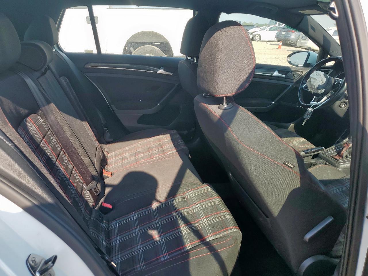 2015 Volkswagen Gti VIN: 3VW4T7AU0FM015801 Lot: 81104335