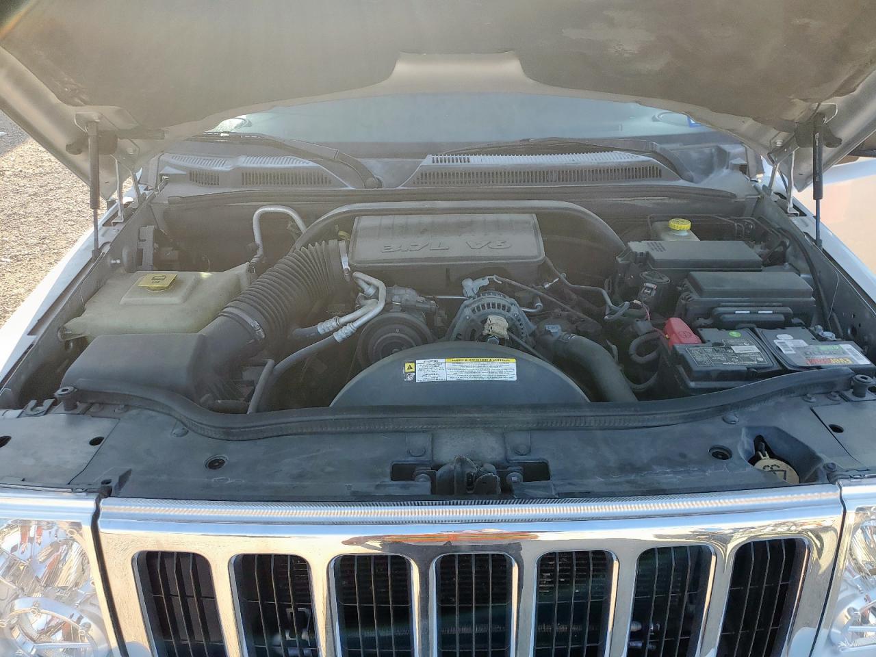 2008 Jeep Commander Sport VIN: 1J8HH48K38C223726 Lot: 71426635