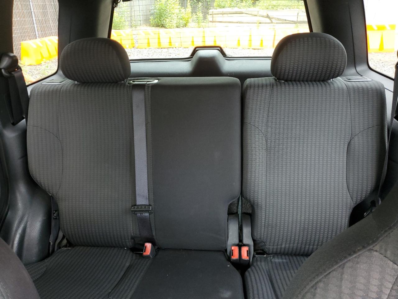 2004 Jeep Liberty Sport VIN: 1J4GK48K44W257052 Lot: 71272575