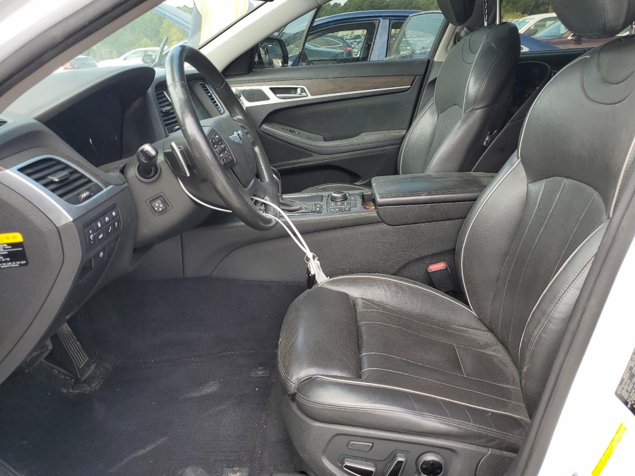 2015 Hyundai Genesis 3.8L VIN: KMHGN4JE9FU029270 Lot: 71737985