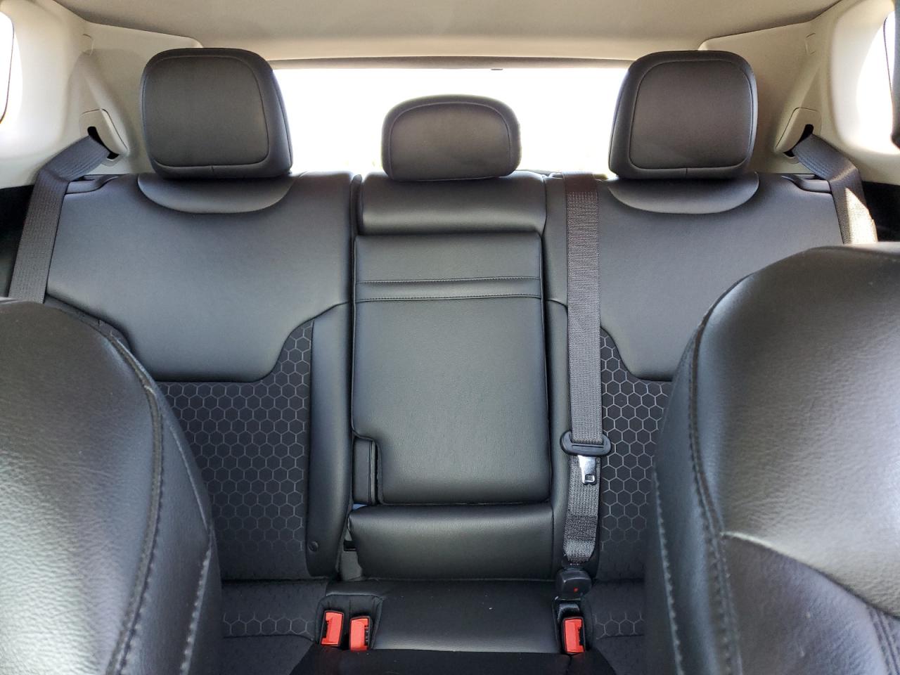 2018 Jeep Compass Latitude VIN: 3C4NJDBB0JT400458 Lot: 71794225