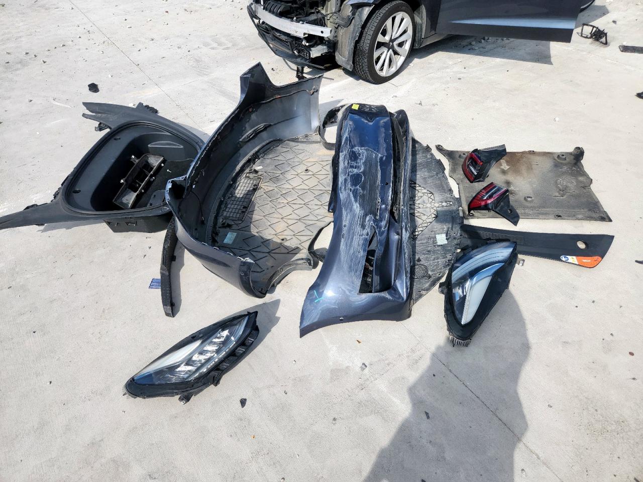 2018 Tesla Model 3 VIN: 5YJ3E1EAXJF012097 Lot: 82044445