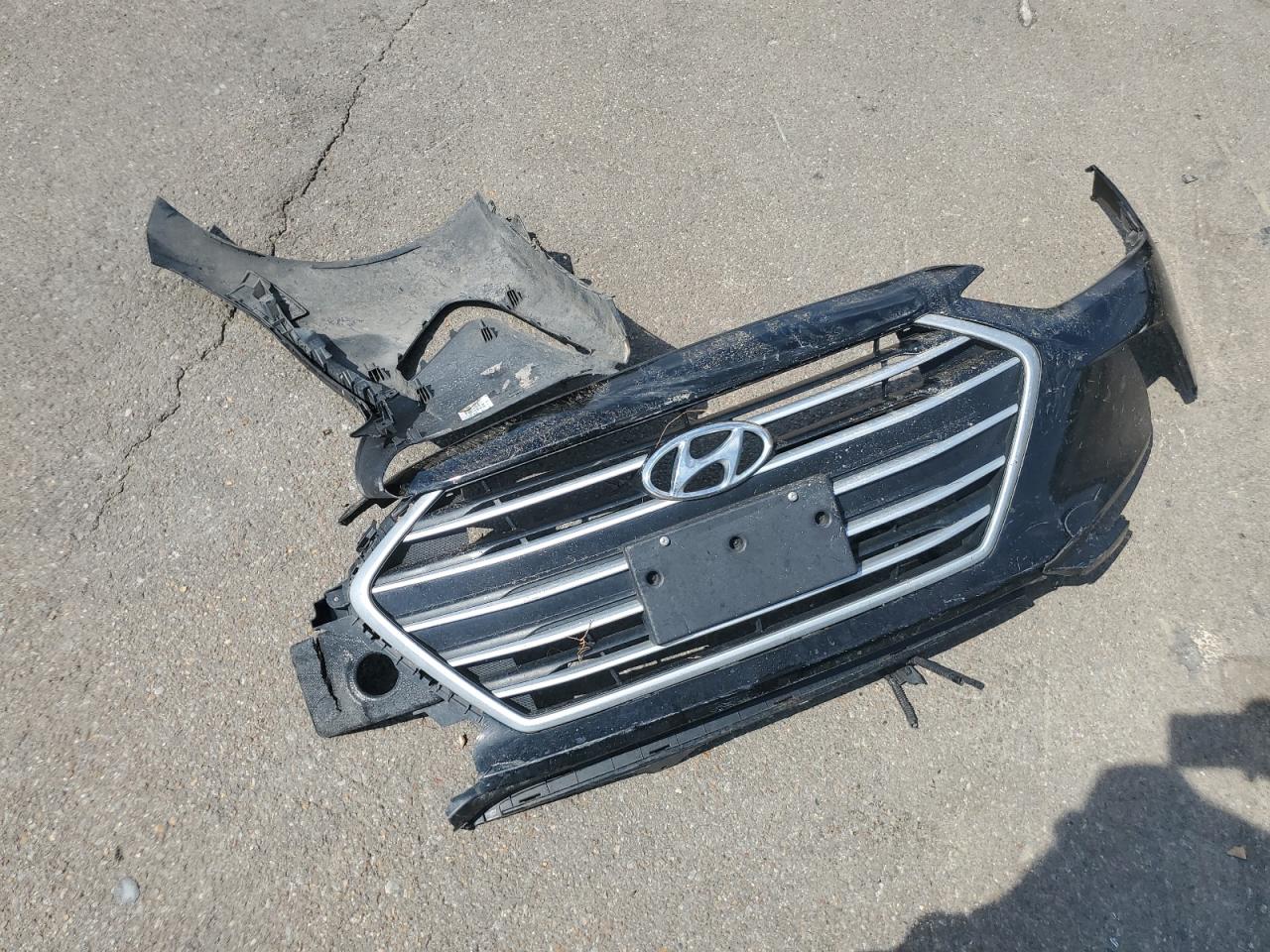 2018 Hyundai Elantra Se VIN: 5NPD74LF3JH351672 Lot: 82018435