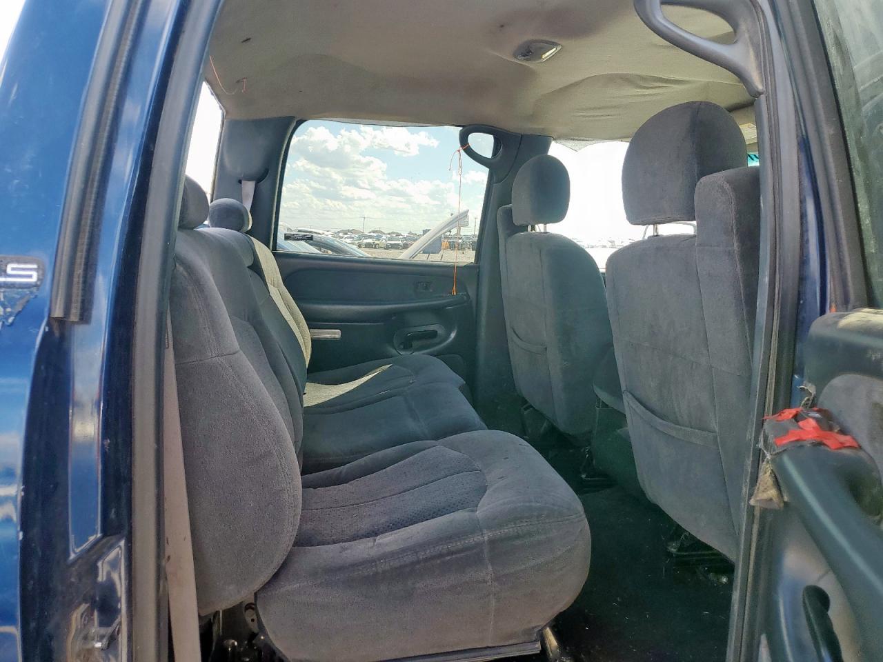 2002 Chevrolet Silverado C2500 Heavy Duty VIN: 1GCHC23G12F102695 Lot: 83798875