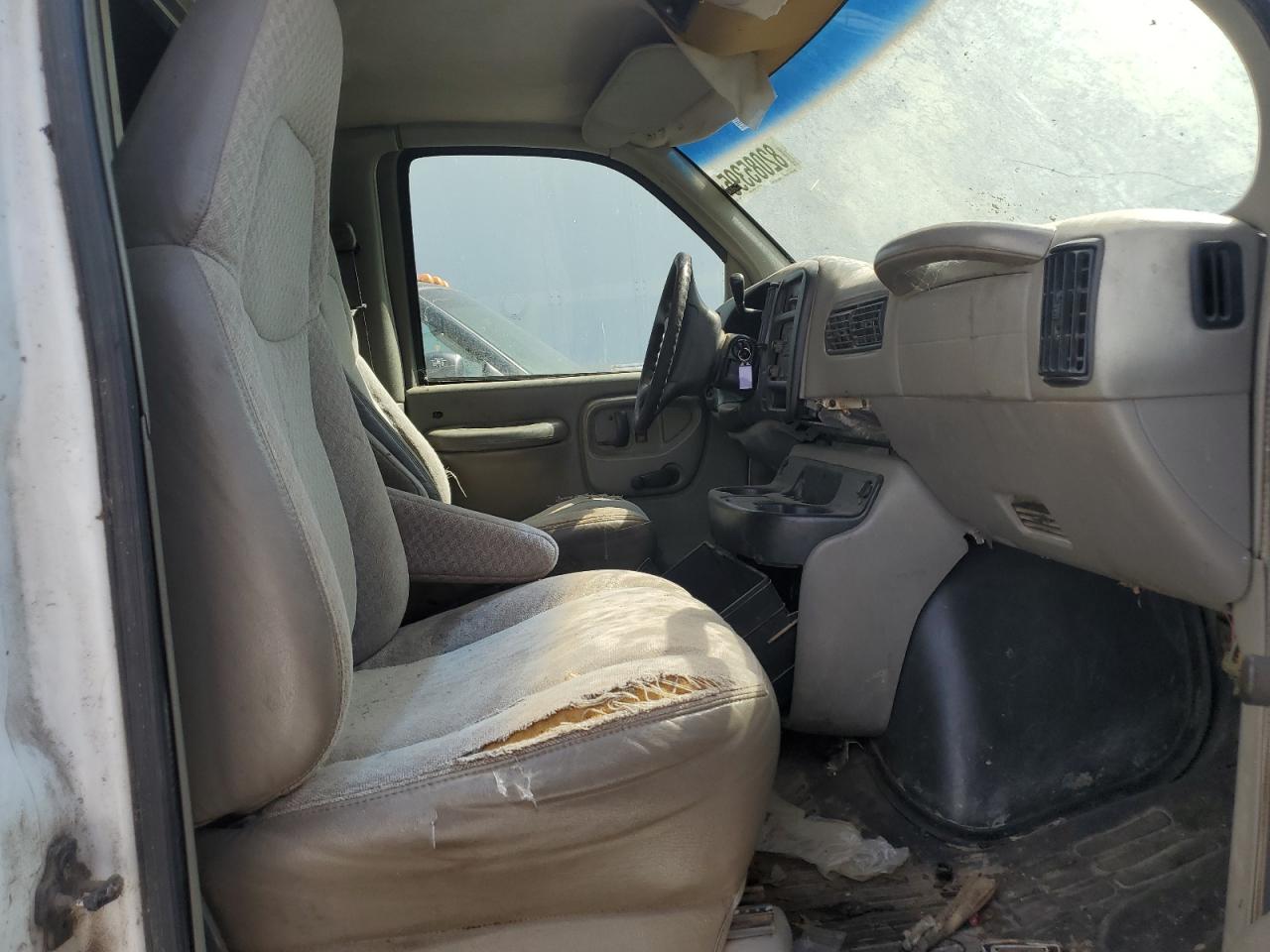 2001 Chevrolet Express Cutaway G3500 VIN: 1GBJG31R511121444 Lot: 82085395