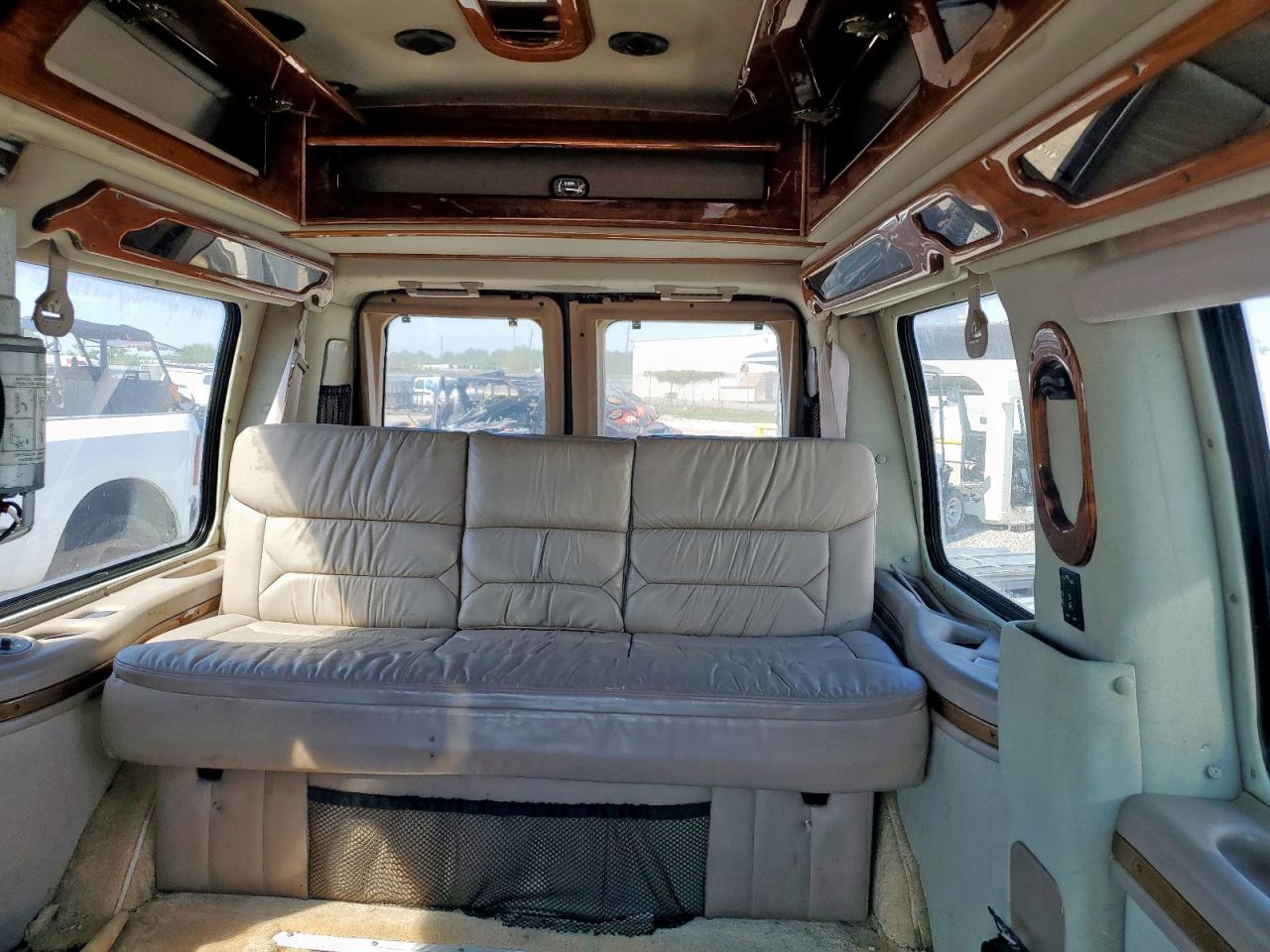 1999 Ford Econoline E250 Van VIN: 1FDPE24L8XHA50555 Lot: 83813105