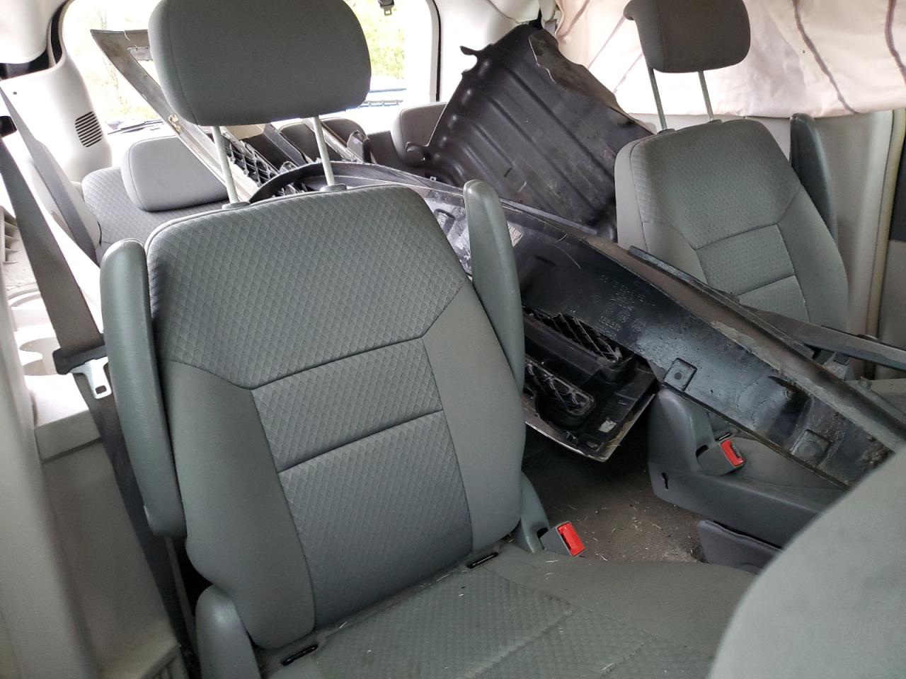 2010 Chrysler Town & Country Lx VIN: 2A4RR2D13AR357136 Lot: 84025525