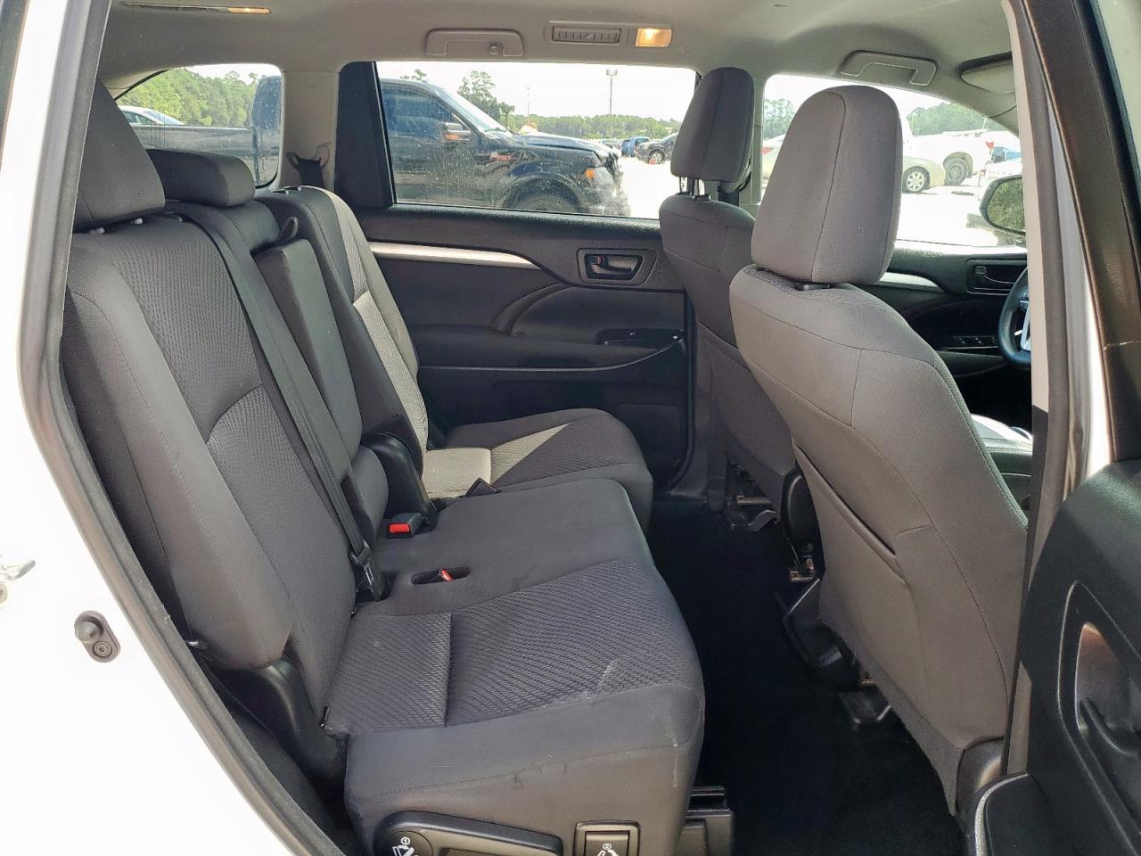 2017 Toyota Highlander Le VIN: 5TDZZRFH7HS233817 Lot: 81583085