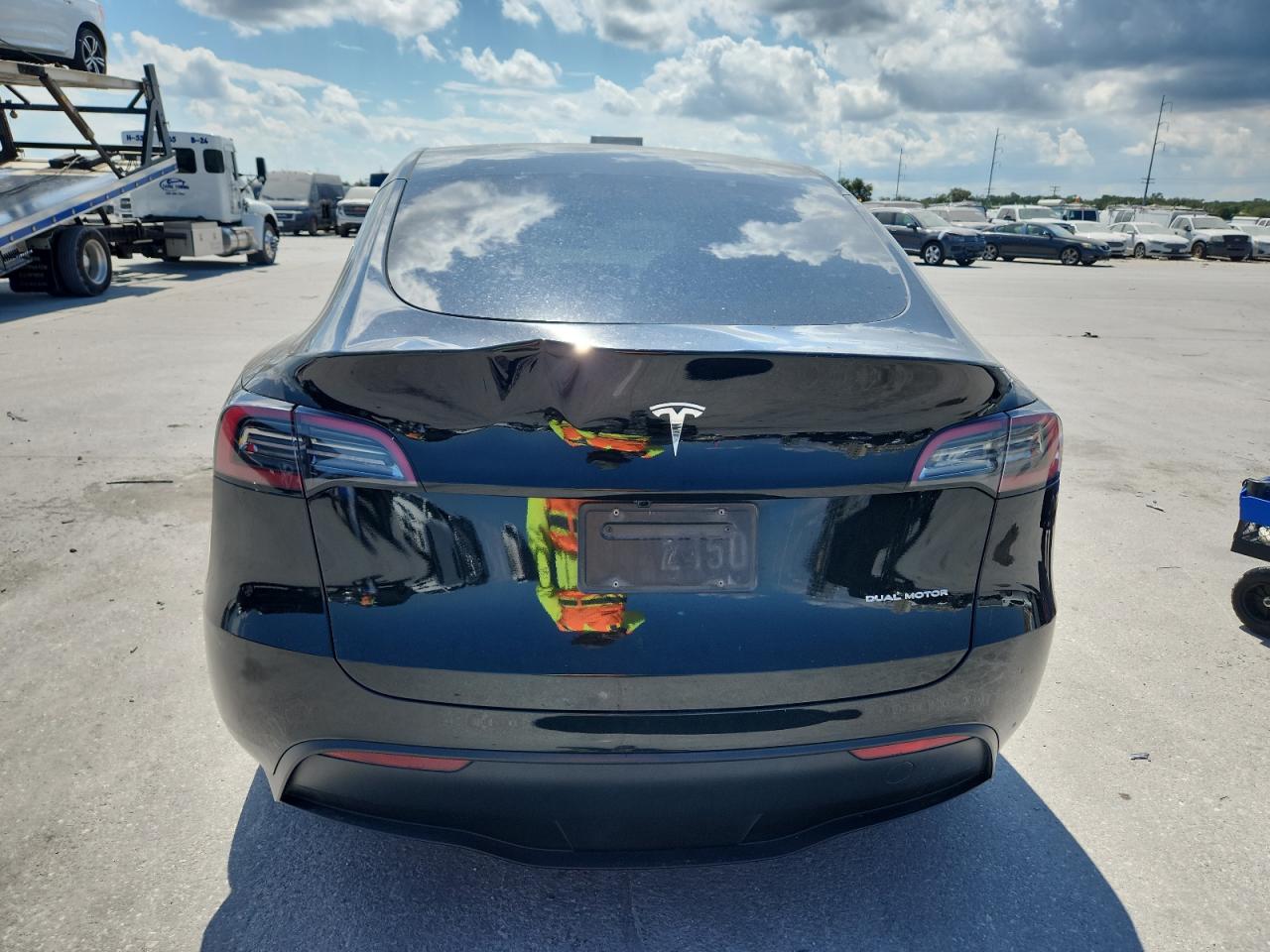 2025 Tesla Model Y VIN: 7SAYGAEE7SF245152 Lot: 80527575