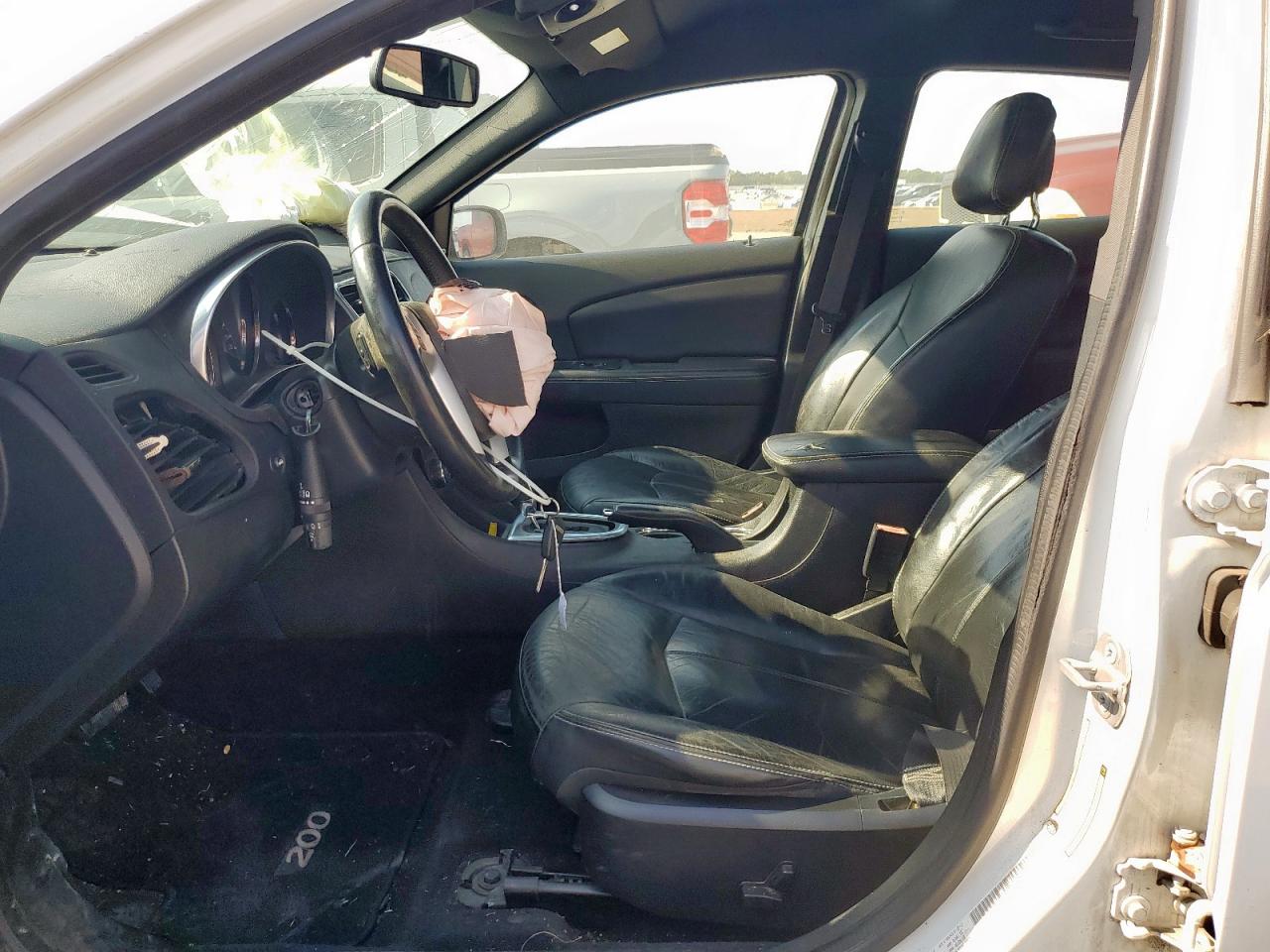 2014 Chrysler 200 Limited VIN: 1C3CCBCG4EN180140 Lot: 81478905