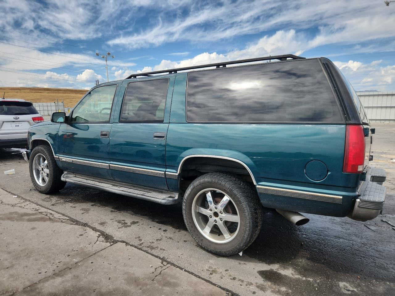 1997 GMC Suburban K1500 green null gas 1GKFK16R7VJ753515 photo #3