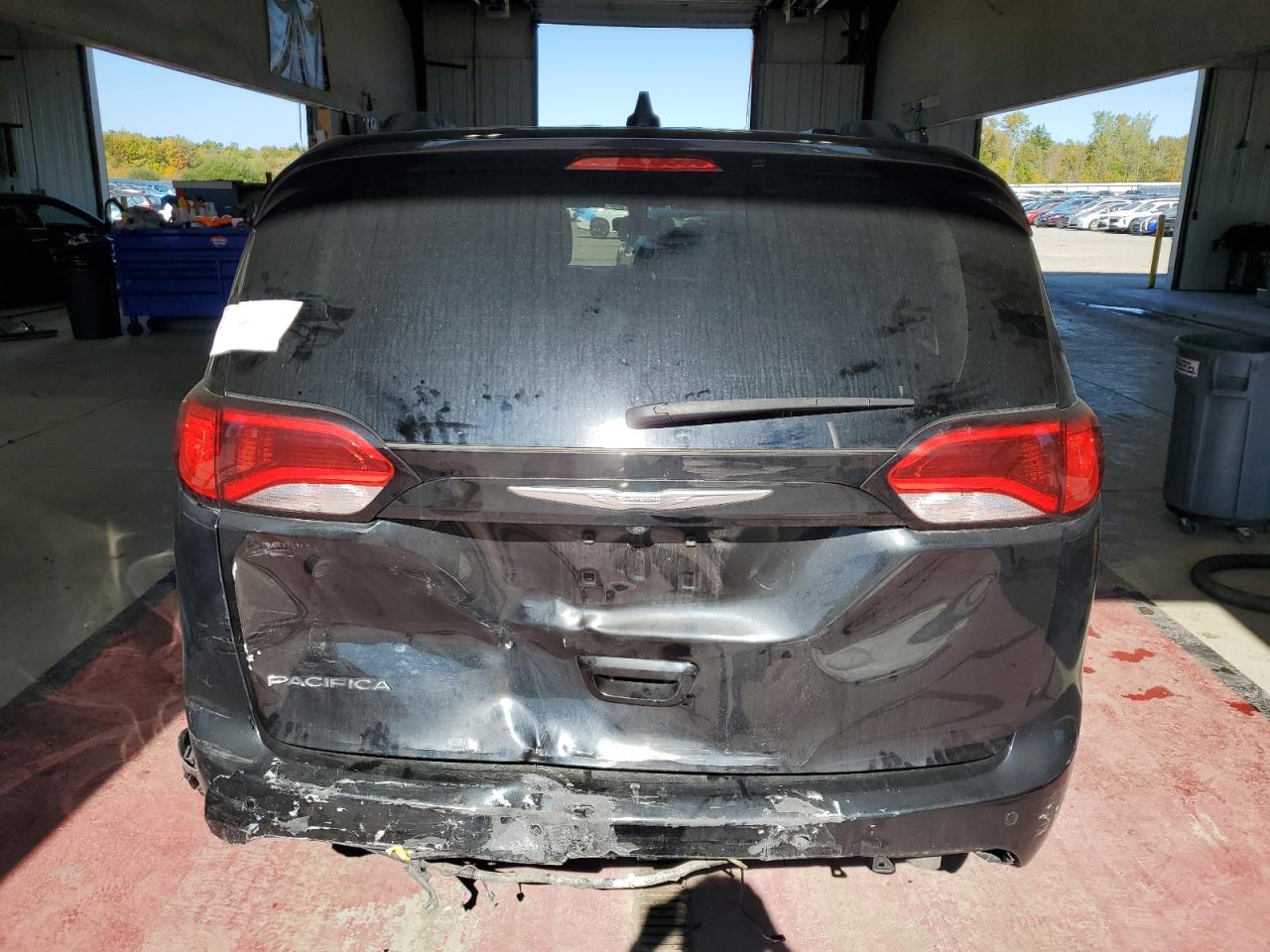 2017 Chrysler Pacifica Touring L VIN: 2C4RC1BG7HR621784 Lot: 81101355