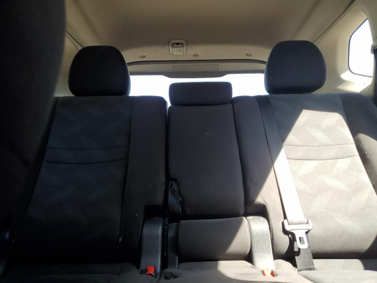 2015 Nissan Rogue S VIN: KNMAT2MV5FP588202 Lot: 80165035