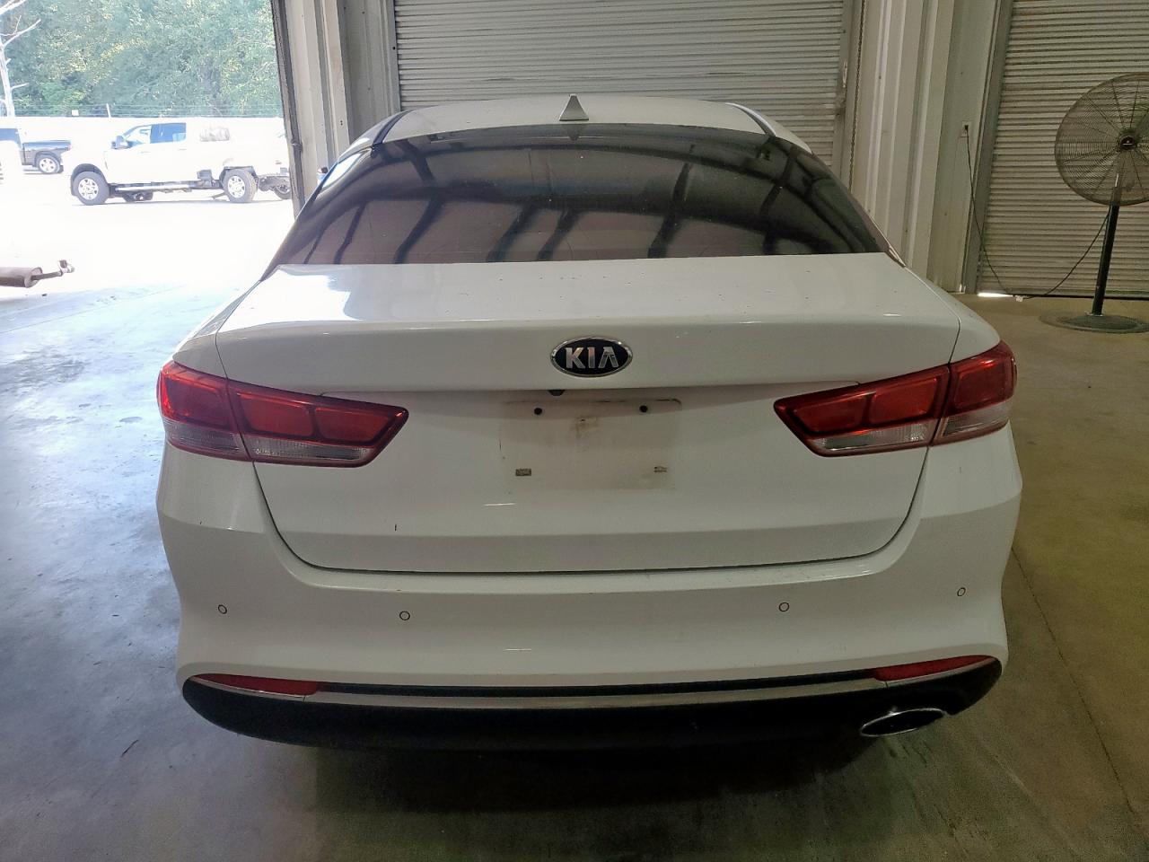2018 Kia Optima Lx VIN: 5XXGT4L33JG267961 Lot: 81027295
