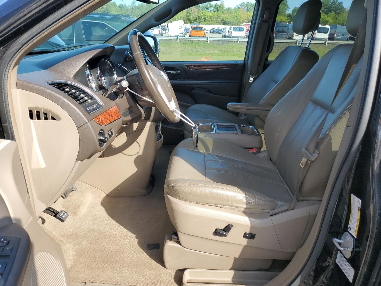 2016 Chrysler Town & Country Touring VIN: 2C4RC1BG5GR245679 Lot: 80784235