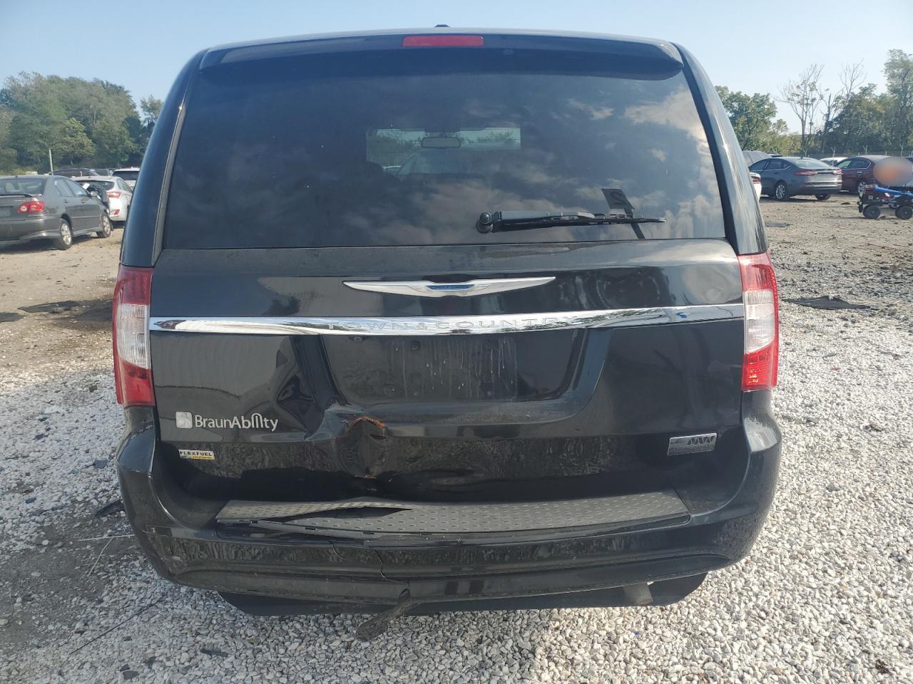 2015 Chrysler Town & Country Touring VIN: 2C4RC1BG4FR695273 Lot: 81290115