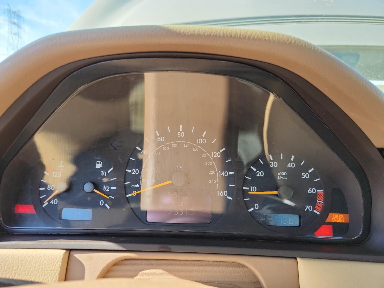 2001 Mercedes-Benz E 320 VIN: WDBJF65J21B301428 Lot: 81242245