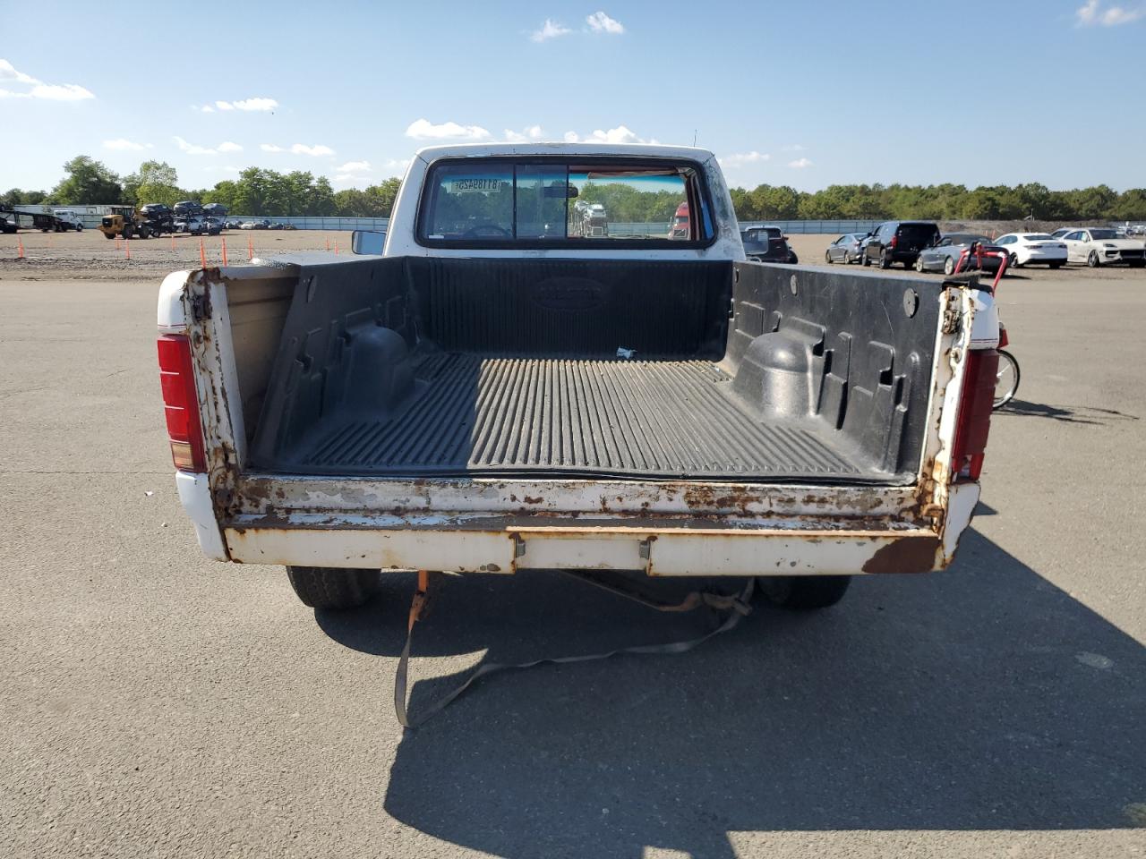 1983 Ford F150 VIN: 2FTDF15Y9DCA66484 Lot: 81189425