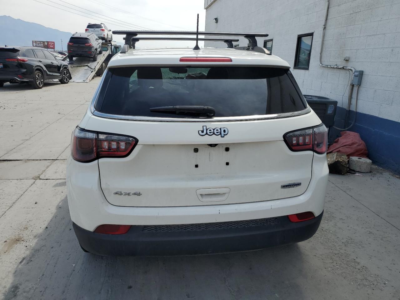 2017 Jeep Compass Latitude VIN: 3C4NJDBB1HT693068 Lot: 71465975