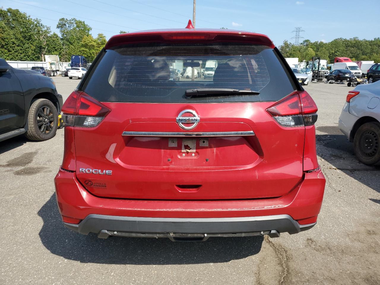 2017 Nissan Rogue S VIN: JN8AT2MT0HW393765 Lot: 82057655