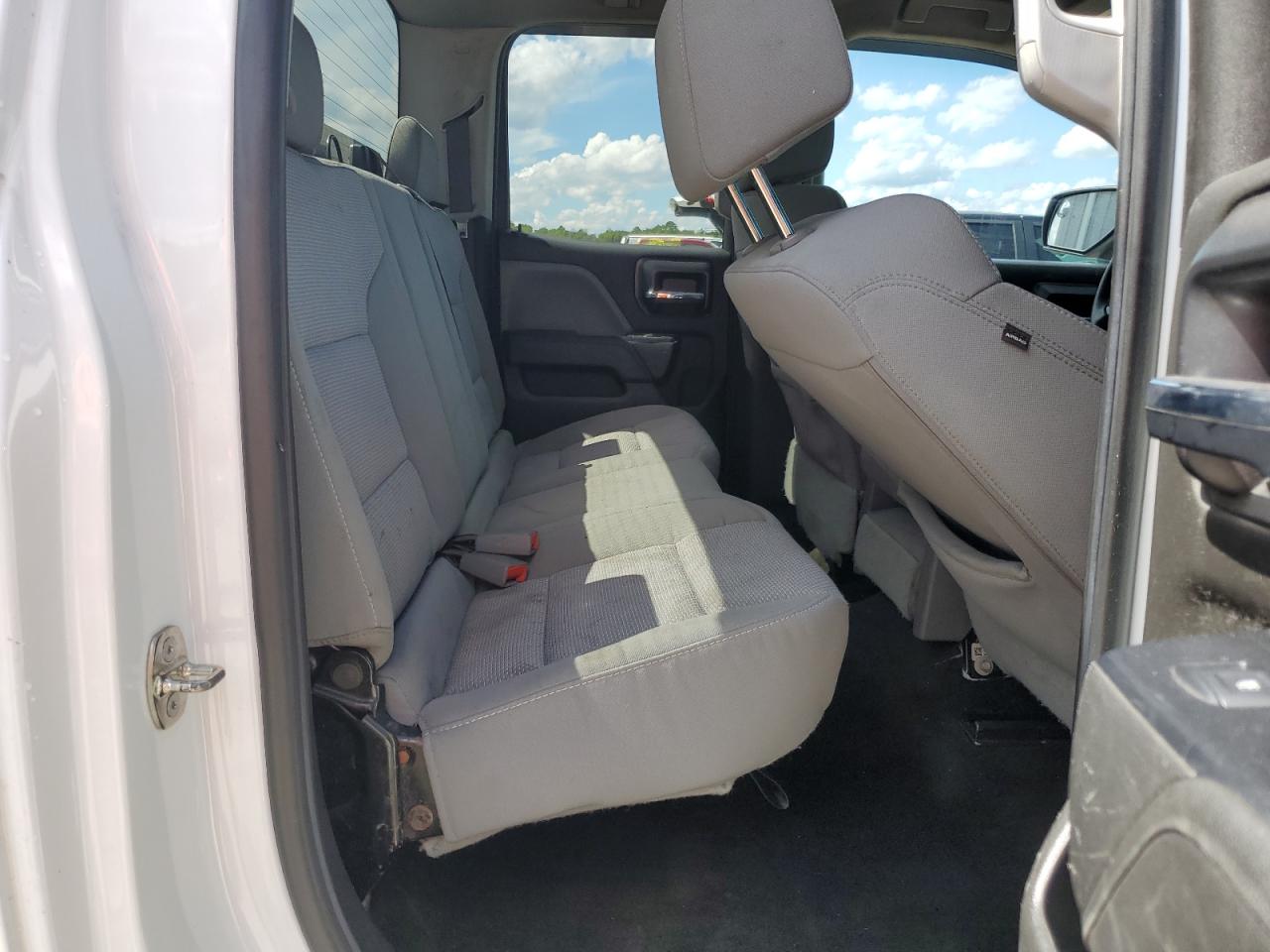 2018 Chevrolet Silverado K1500 Custom VIN: 1GCVKPEC8JZ288858 Lot: 83945375