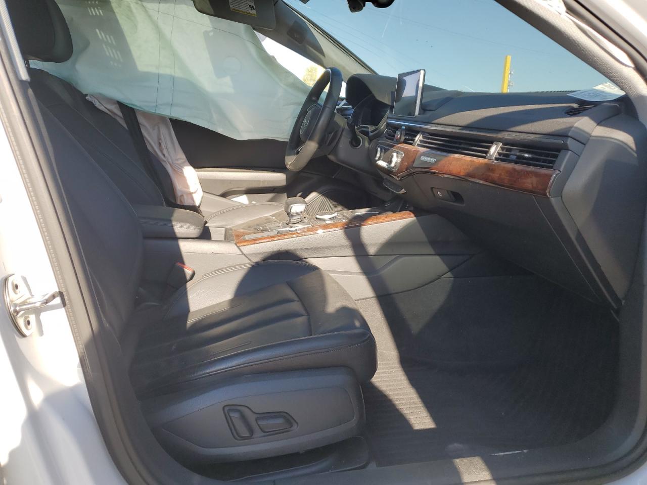 2018 Audi A4 Premium Plus VIN: WAUENAF4XJN019941 Lot: 70866825