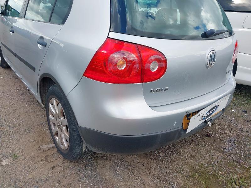 2005 VOLKSWAGEN GOLF FSI SE 