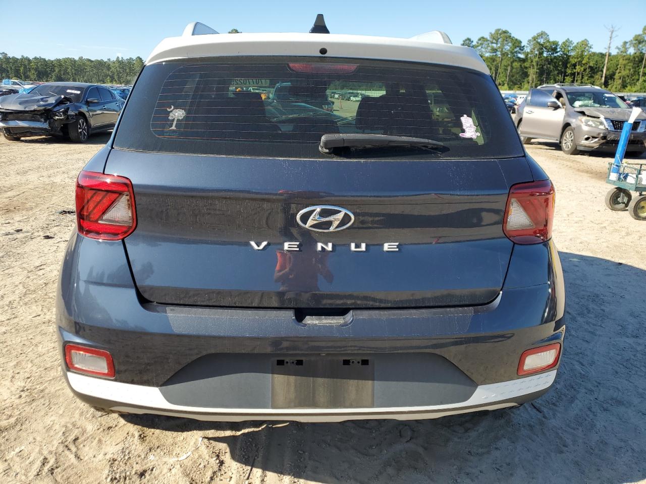 2021 Hyundai Venue Sel VIN: KMHRC8A33MU111786 Lot: 70770225