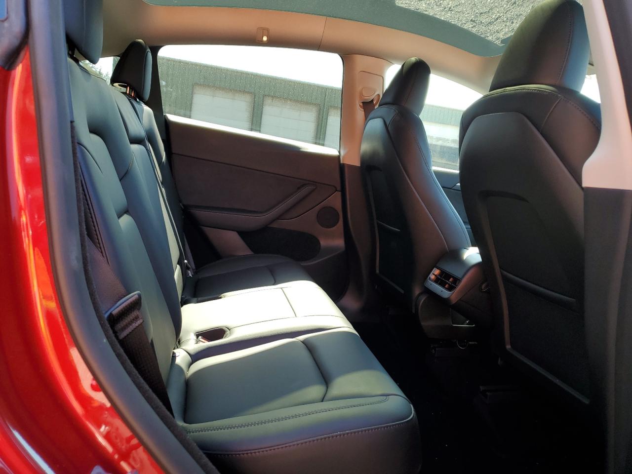 2024 Tesla Model Y VIN: 7SAYGDEE8RF115070 Lot: 81247725