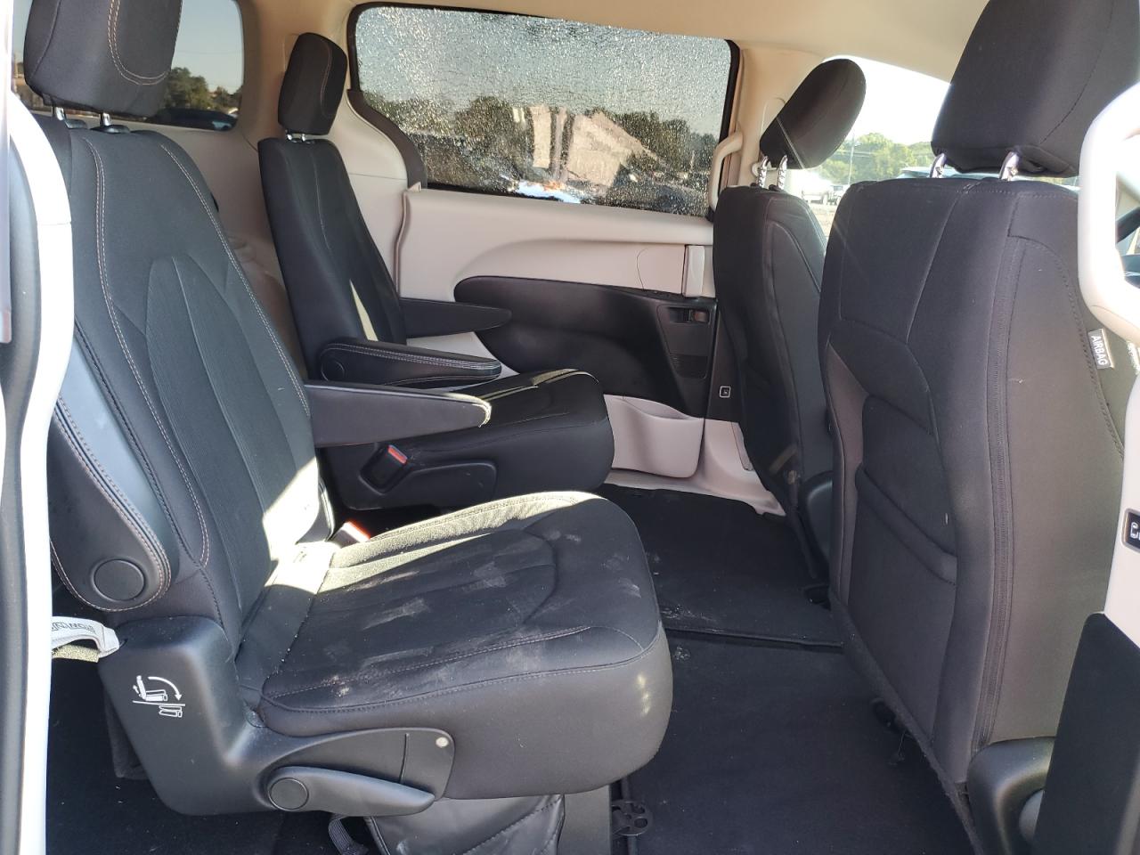 2017 Chrysler Pacifica Touring VIN: 2C4RC1DGXHR588888 Lot: 71457985