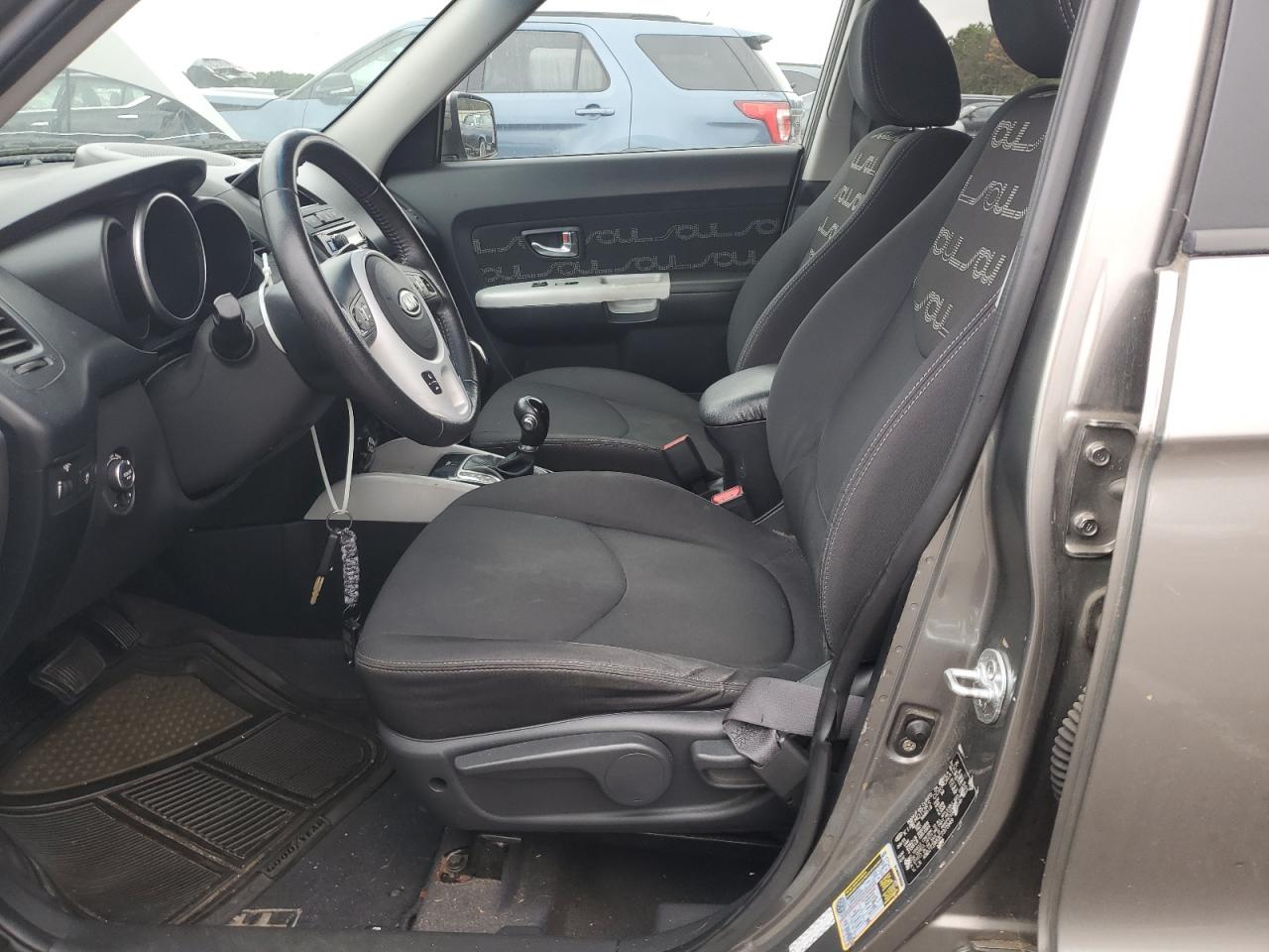 2012 Kia Soul + VIN: KNDJT2A63C7371949 Lot: 81085495