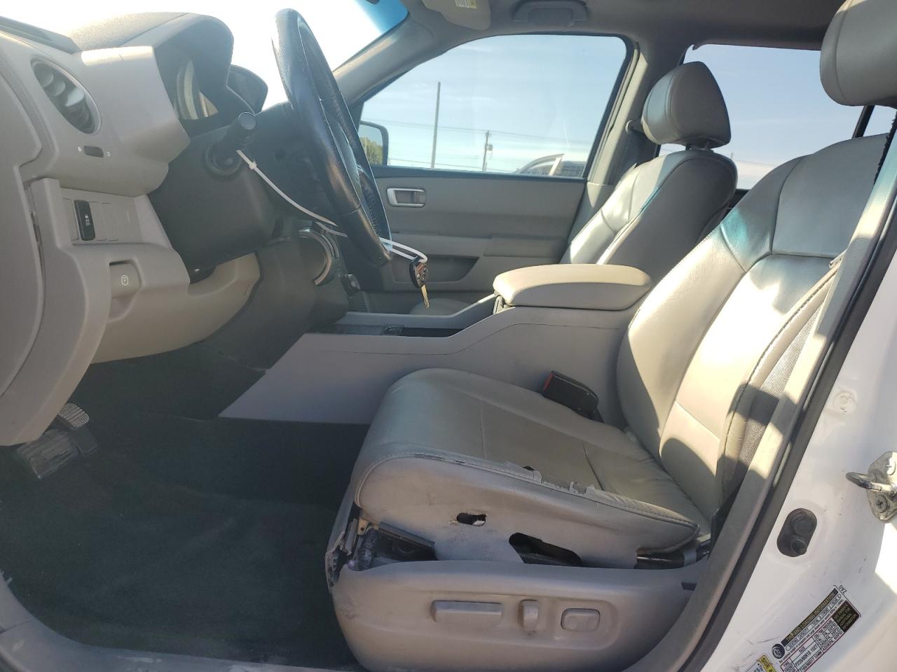 2025 Honda Pilot Lx VIN: 5FNYF3H29CB035232 Lot: 81872335