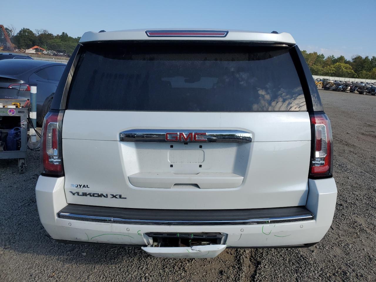 2016 GMC Yukon Xl Denali VIN: 1GKS2HKJ2GR373400 Lot: 70863275
