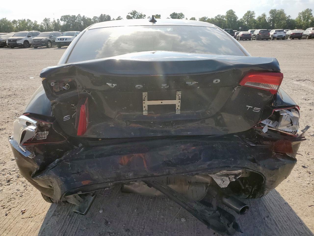 2017 Volvo S60 VIN: YV126MFL2H2424113 Lot: 84230045