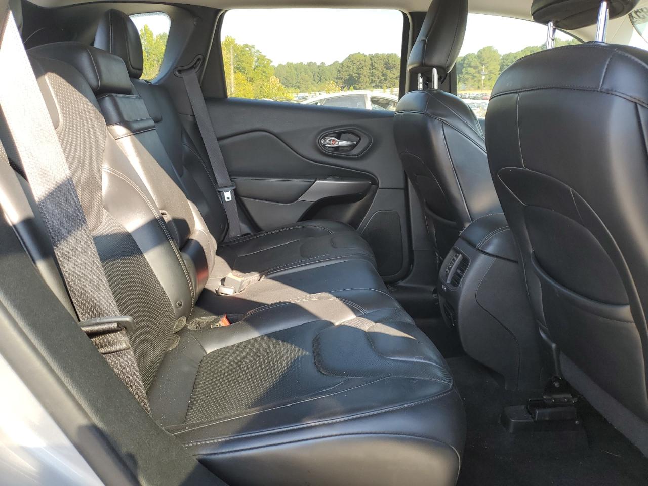 2019 Jeep Cherokee Limited VIN: 1C4PJLDB7KD233121 Lot: 84477045