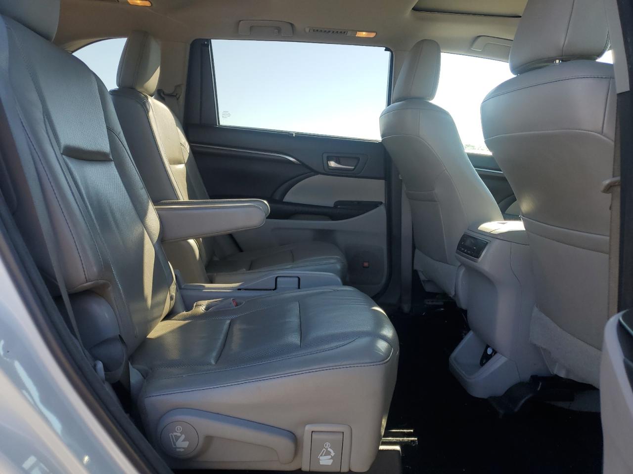 2014 Toyota Highlander Limited VIN: 5TDYKRFH6ES036598 Lot: 81881965